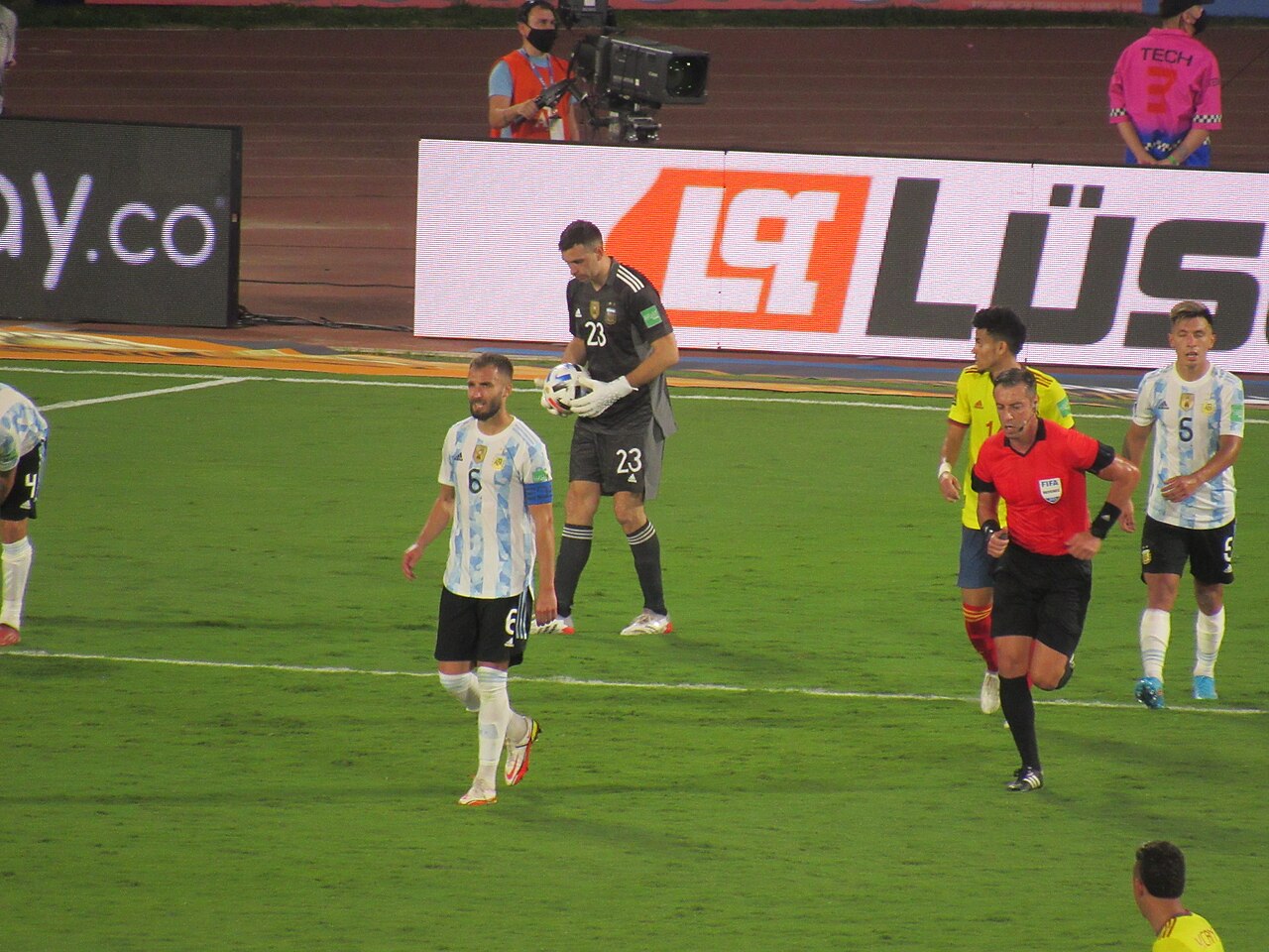 La Selección Argentina con su camiseta titular a rayas