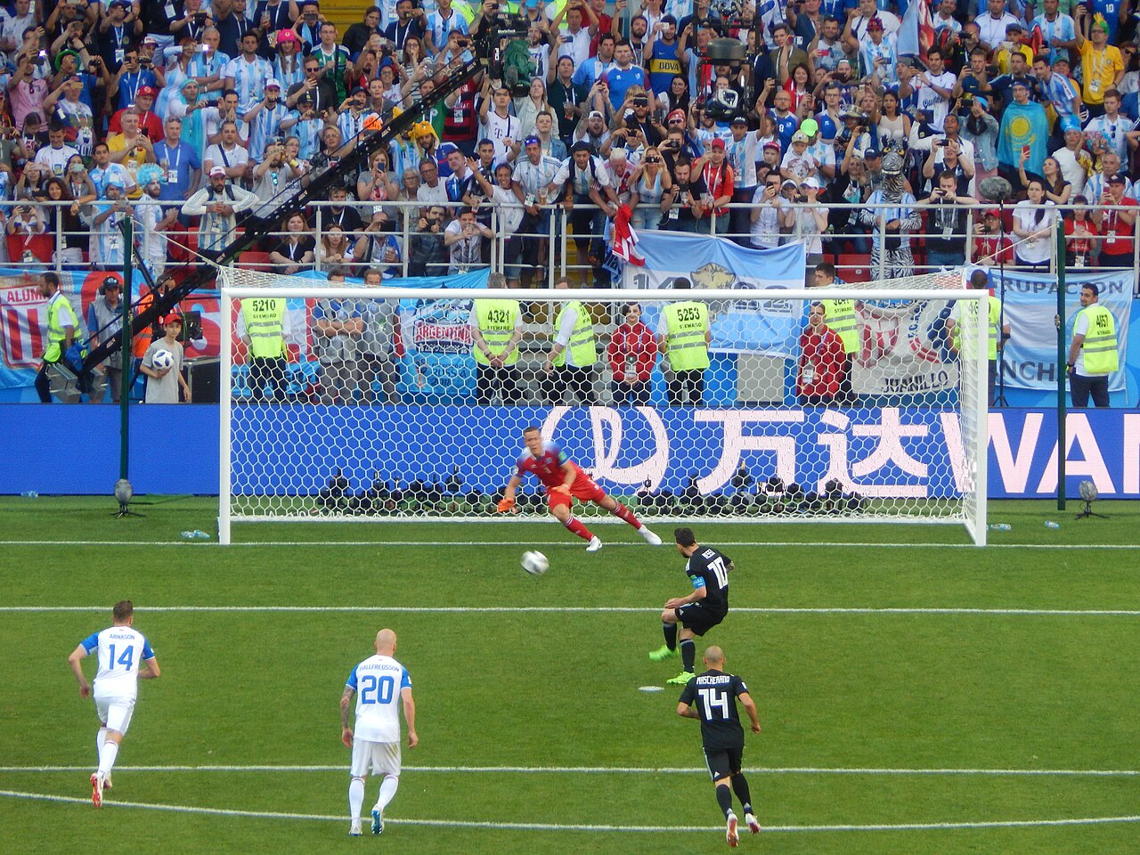 Messi patea un penal en el Mundial 2018